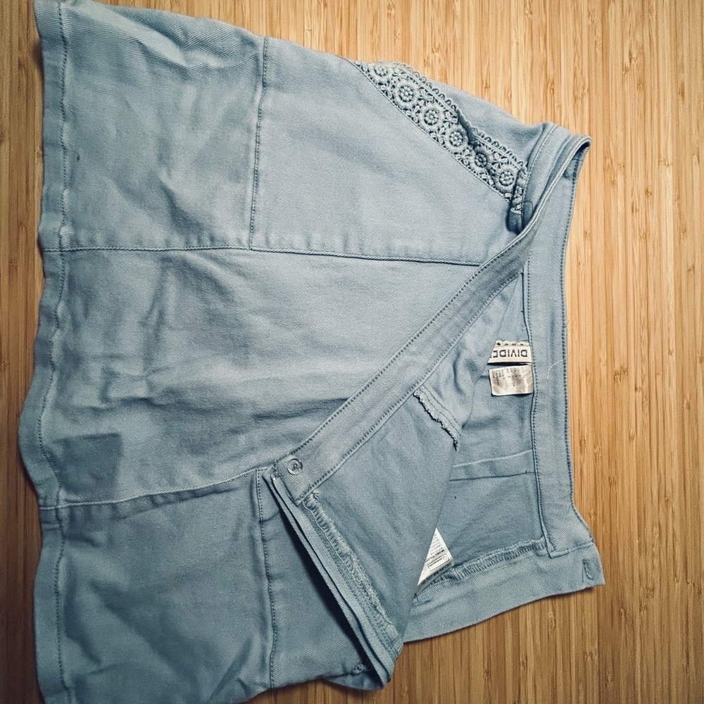 Divided Light Blue Casual Skirt with Lace Accent